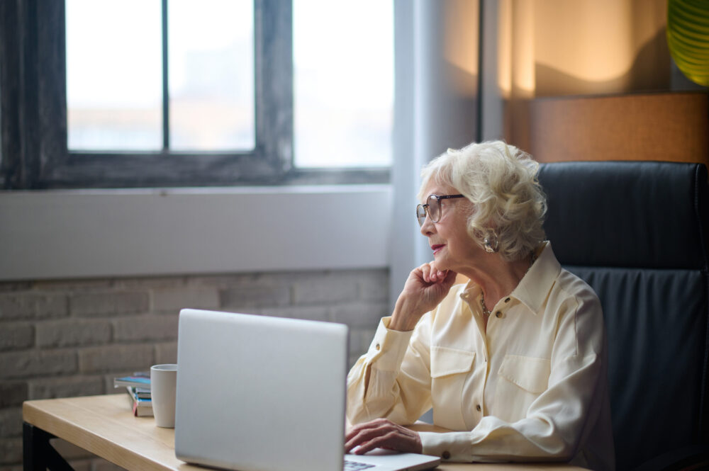 elderly woman laptop